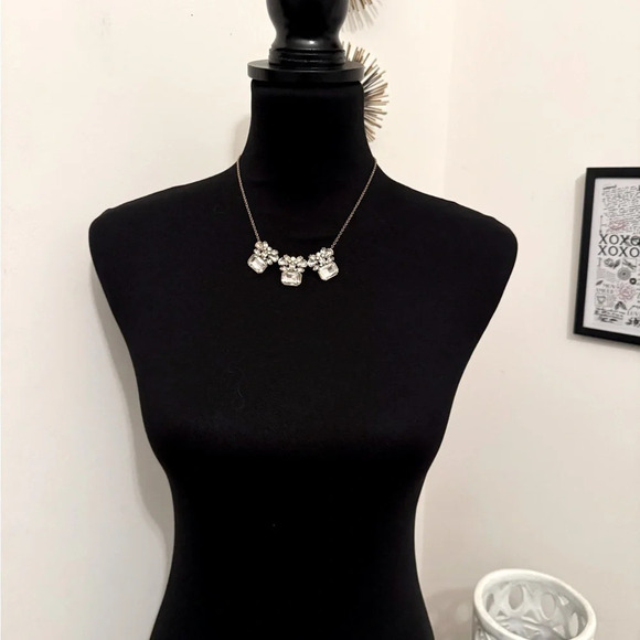 Banana Republic Necklace with trio of Rhinestone showpieces set in gold - Picture 2 of 6